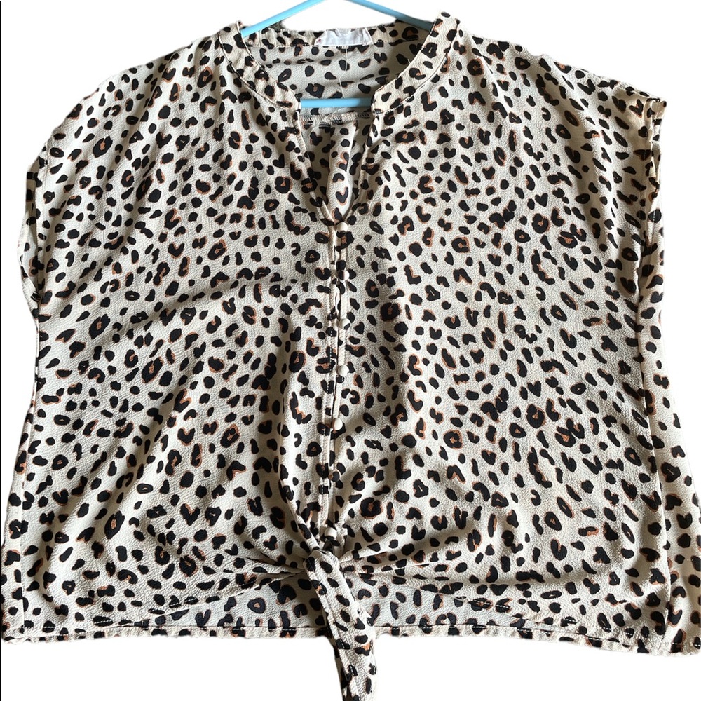 Short front tie blouse animal print light weight